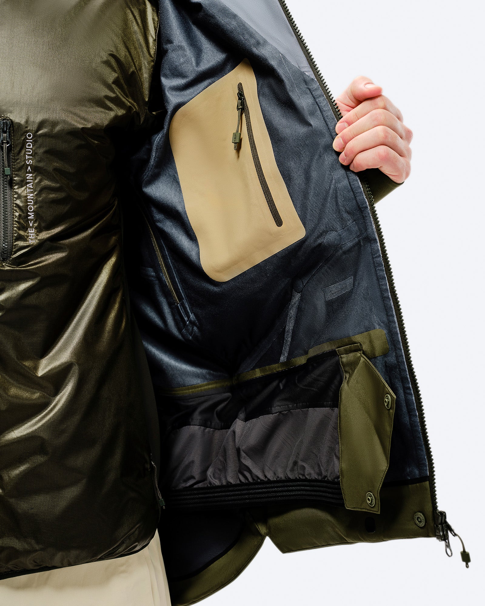 Ventilation zippers under arm, Inside pocket compartments, snowskirt. card image